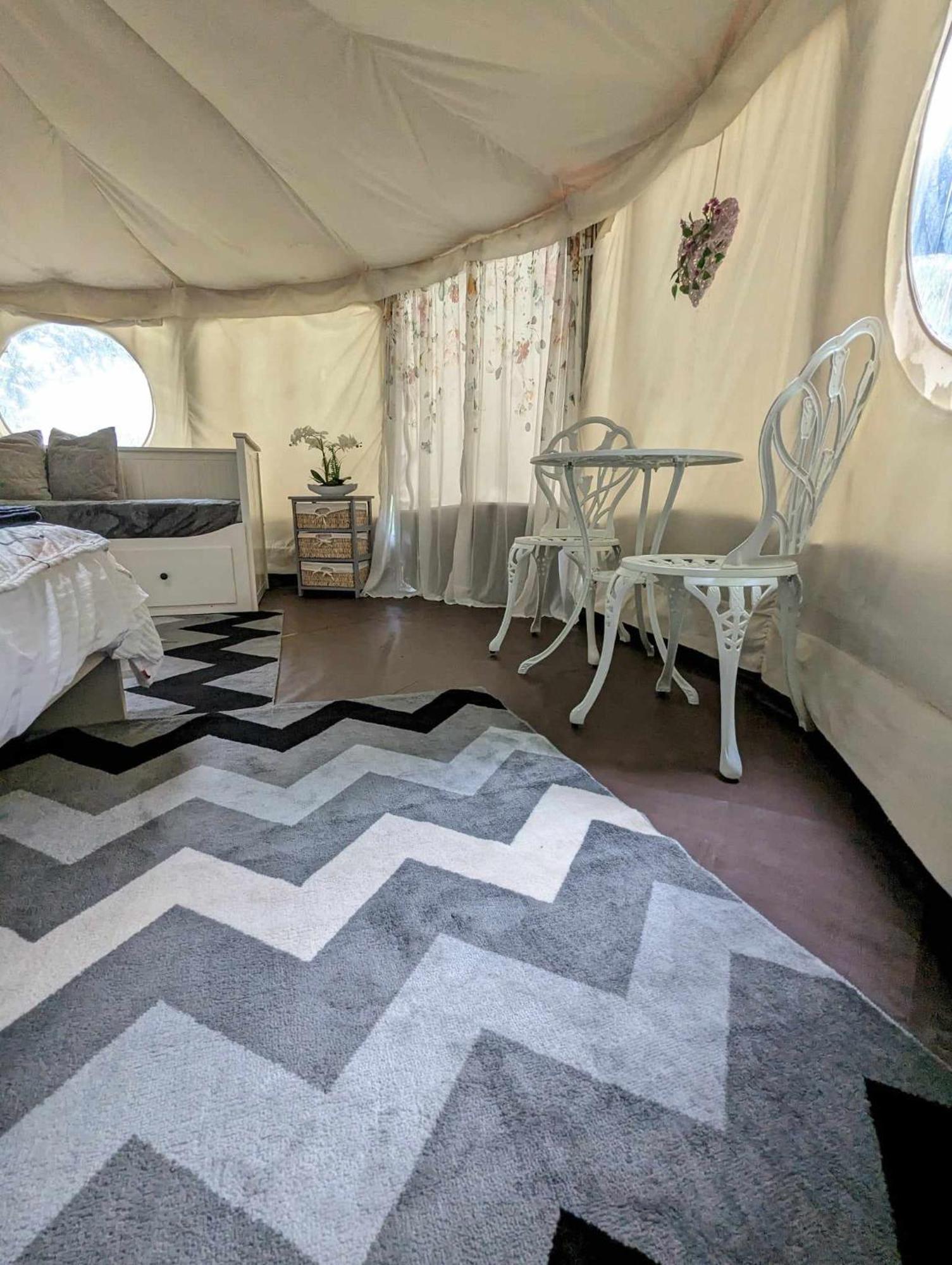 ホテル Luxury Glamping @Moulin Des Forges Moutier-Malcard エクステリア 写真
